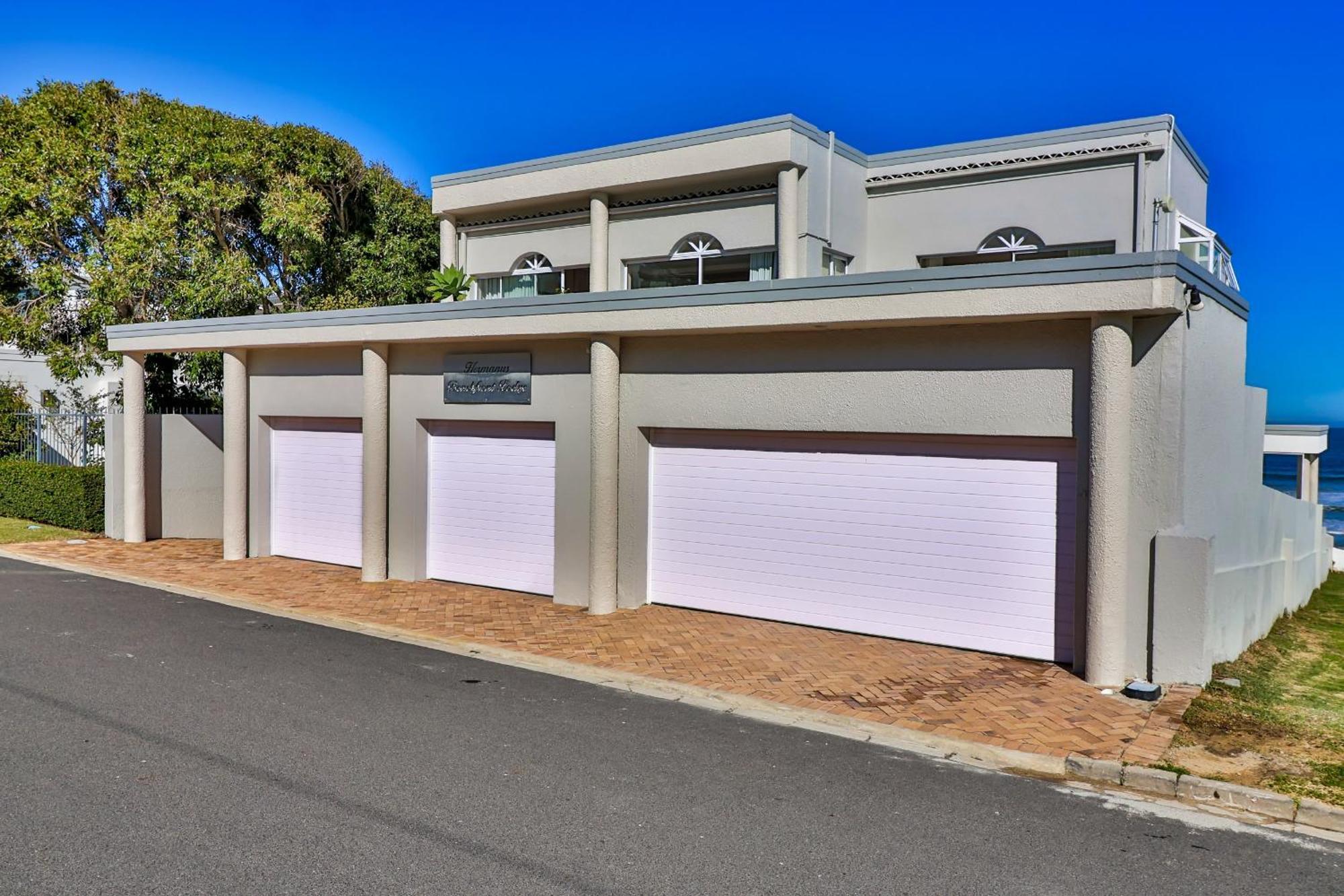 Hermanus Beachfront Lodge - Solar Power Exterior photo