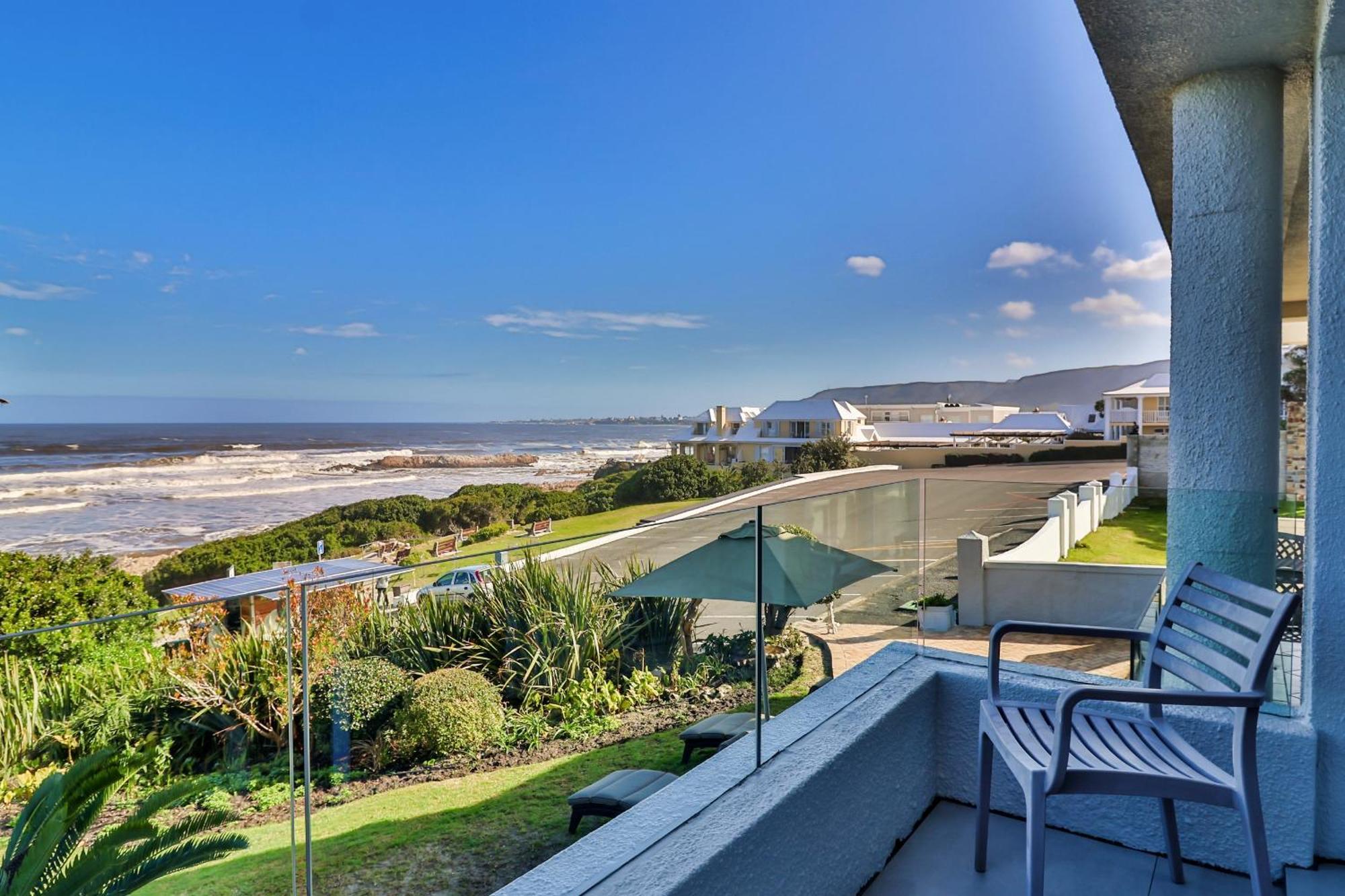 Hermanus Beachfront Lodge - Solar Power Exterior photo