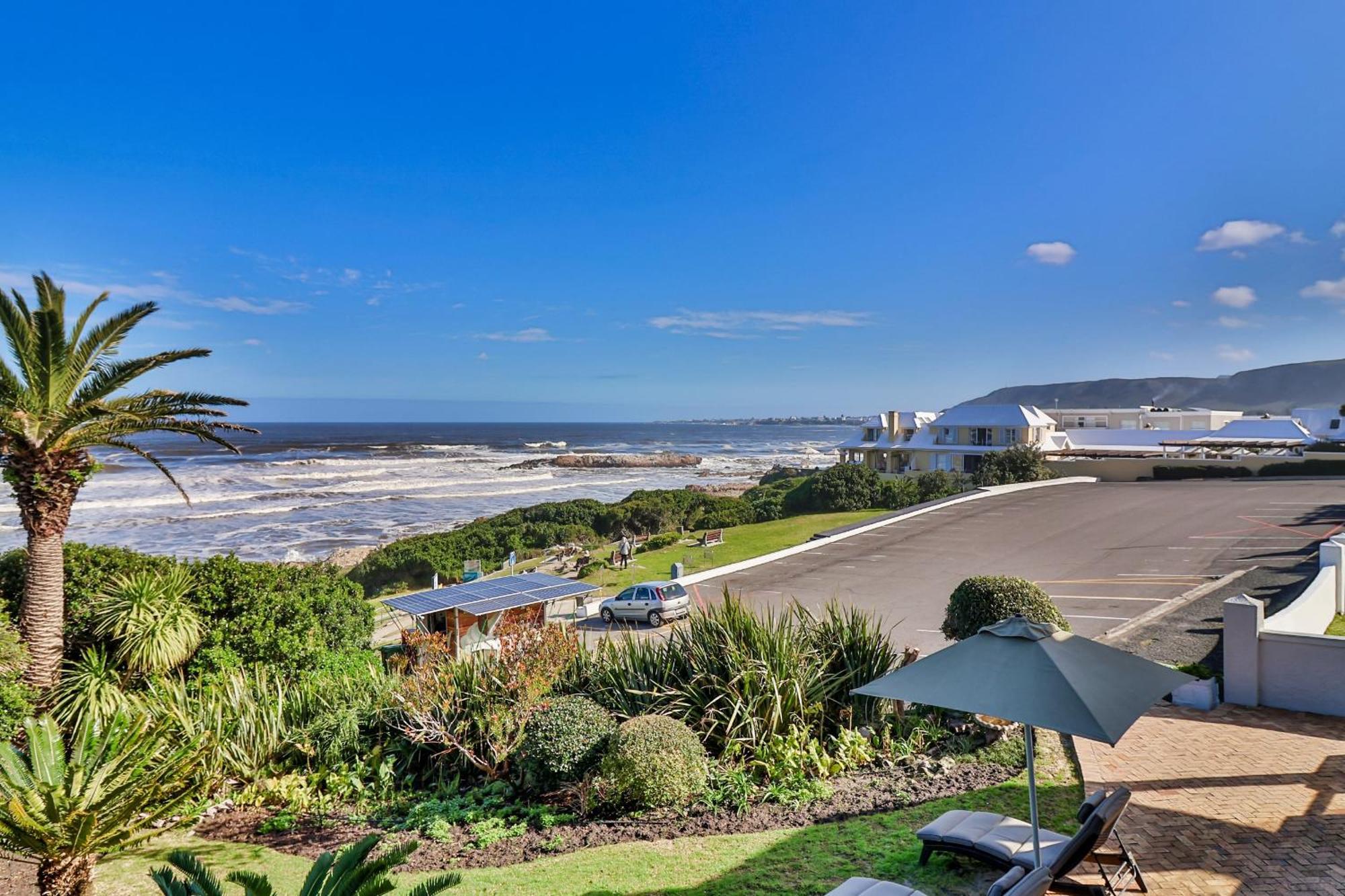 Hermanus Beachfront Lodge - Solar Power Exterior photo