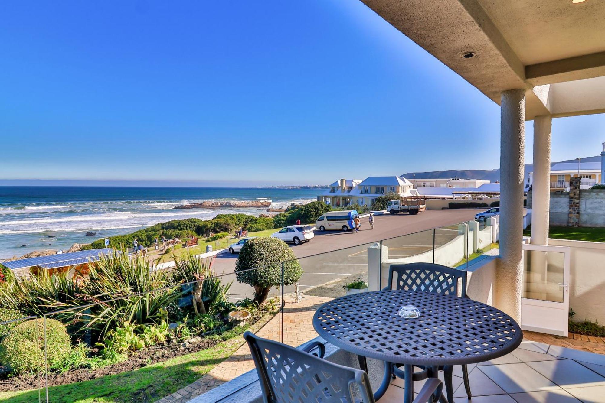 Hermanus Beachfront Lodge - Solar Power Exterior photo