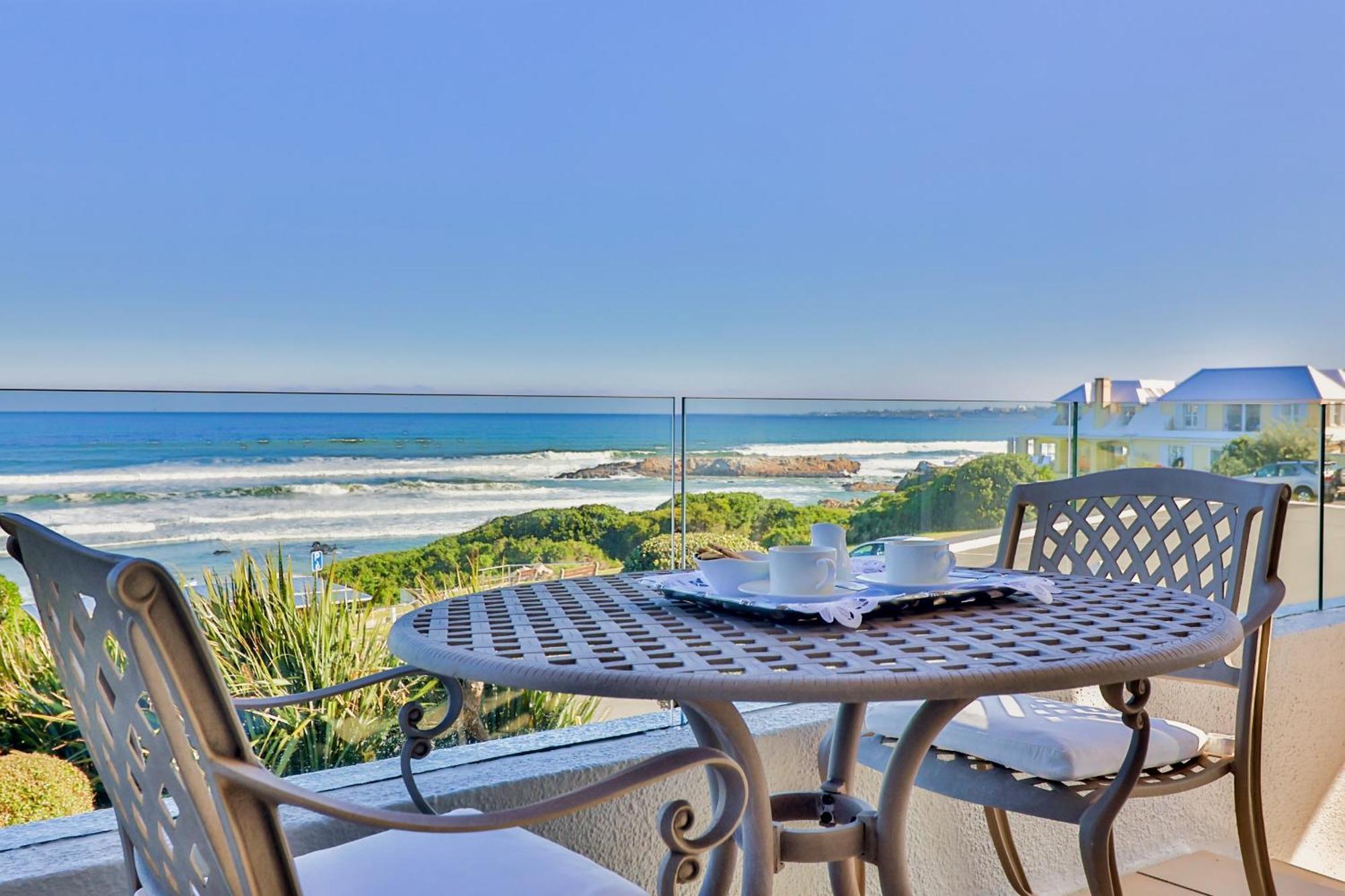 Hermanus Beachfront Lodge - Solar Power Exterior photo